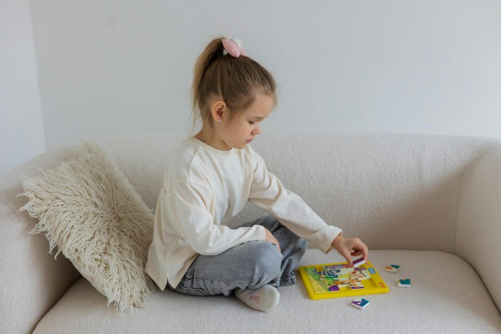 Kindesunterhalt_Kind spielt allein