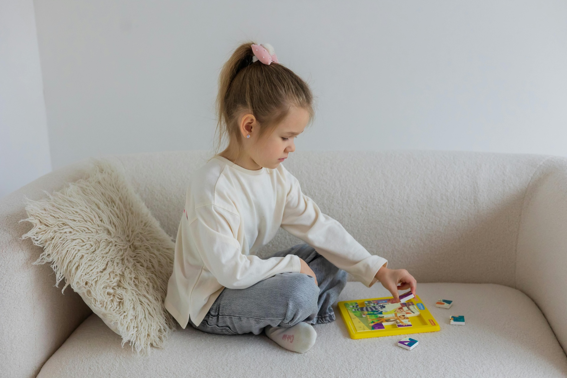 Kindesunterhalt_Kind spielt allein